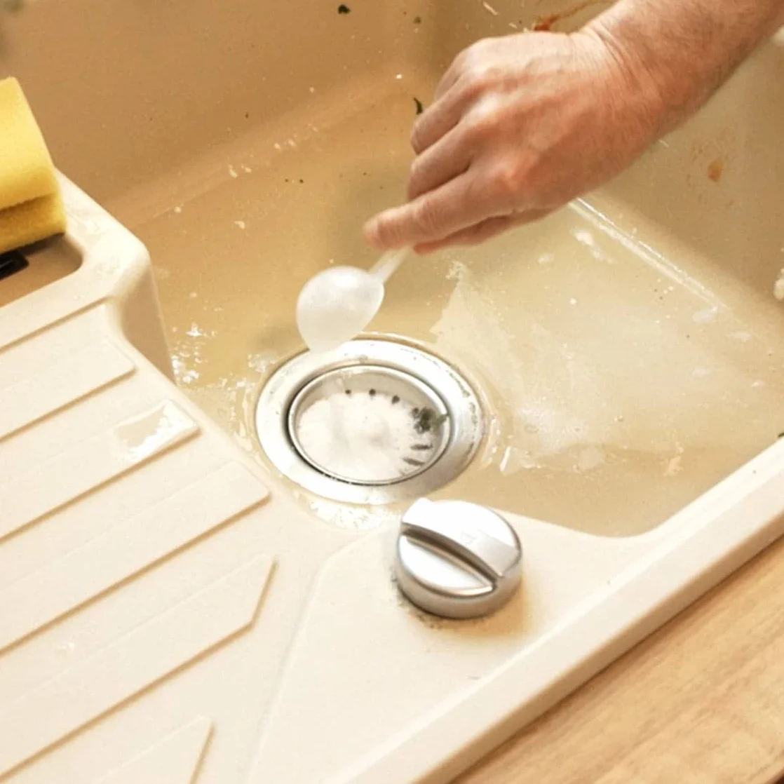 Pure100 Drain Free – mocna pianka czyszcząca – usuwa wszelkie zatkane i osady w rurach – środek do czyszczenia odpływów – usuwa nieprzyjemne zapachy – bez substancji chemicznych – biodegradowalna