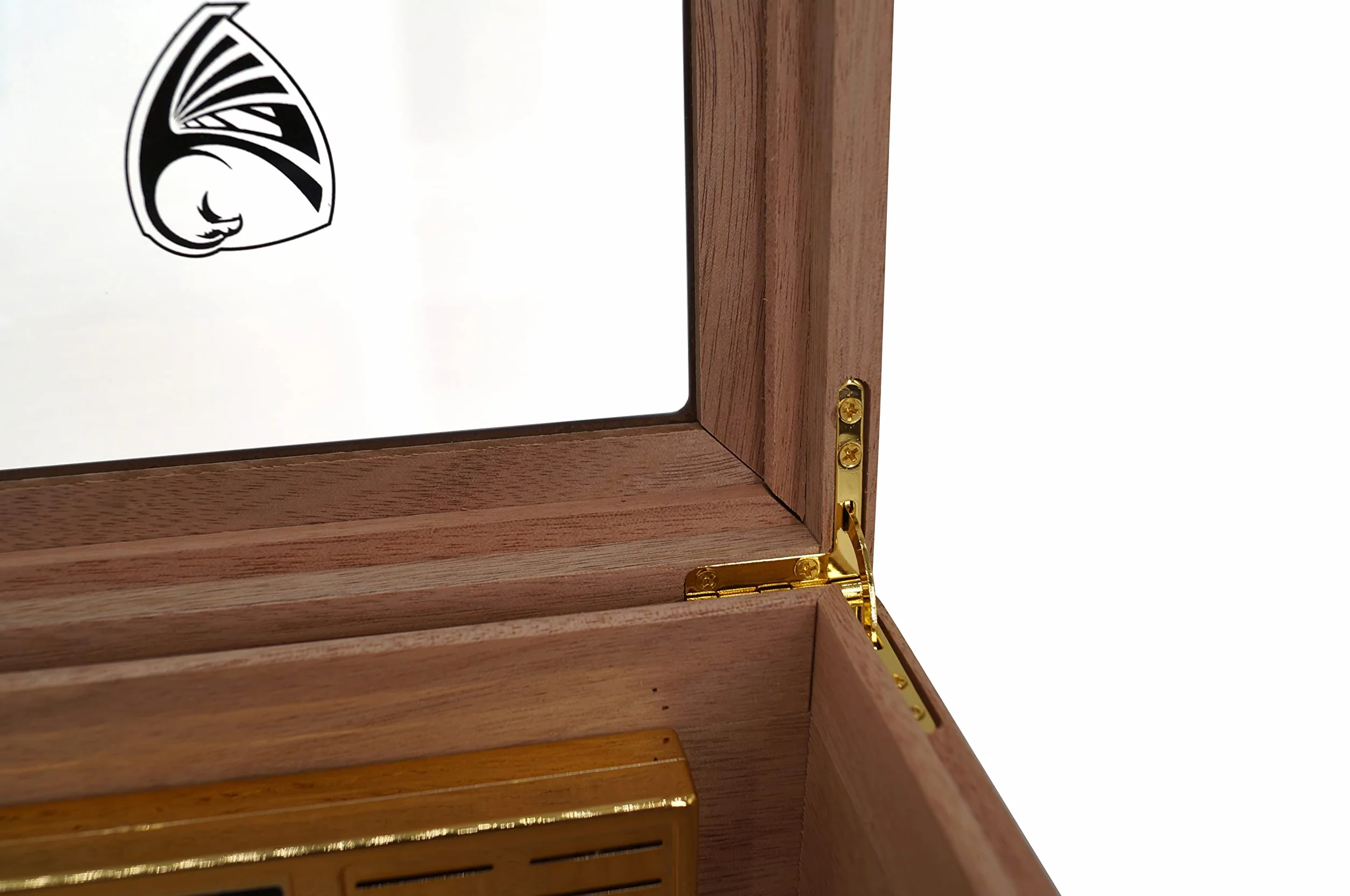 GERMANUS Humidor na 100 cygar w kolorze brązowym z okuciami i szklanym okienkiem