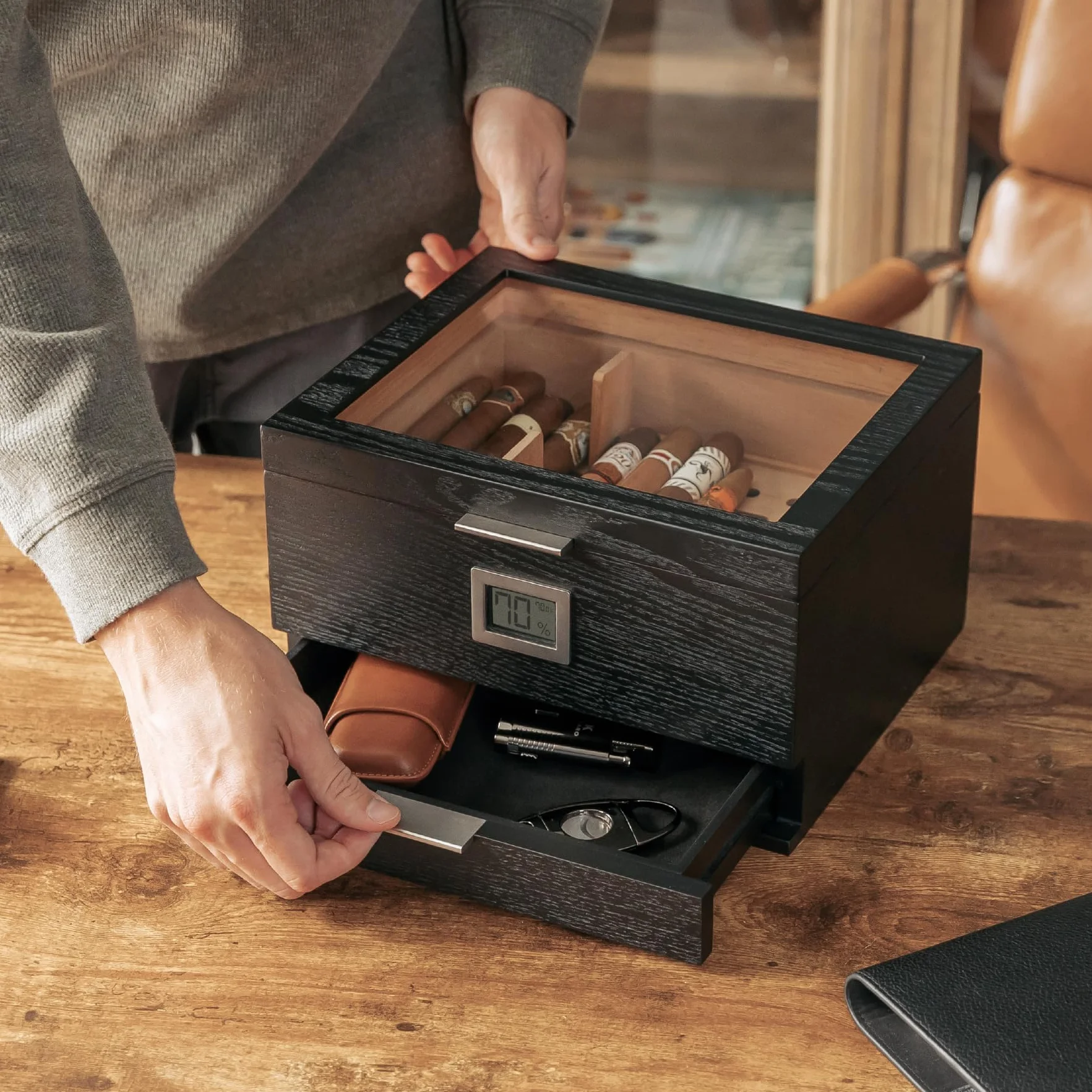 Klaro Mill Glass Top Humidor Matte Black Wood Grain 30-60 Cigars Spanish Cedar Digital Hygrometer