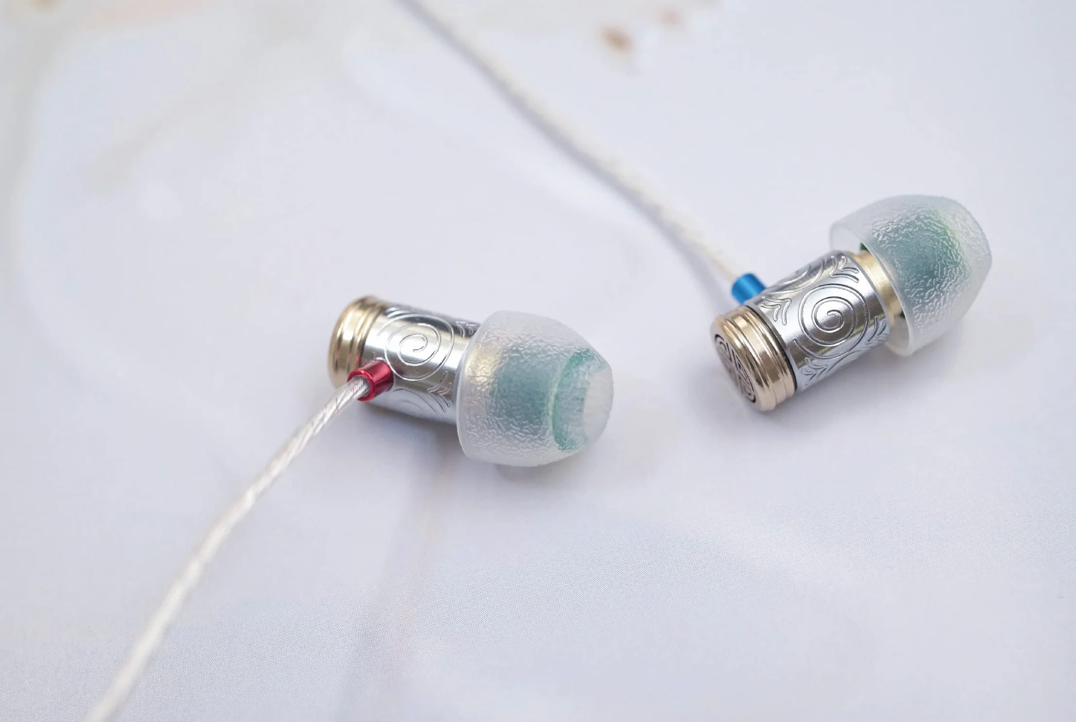 Linsoul TANGZU Tang Sancai nausznik douszne, 3 zestawy, gładkie tekstura z prostymi rowkami na końcówkach do IEMs, słuchawki douszne, dla audiofilów i muzyków (S/M/L)
