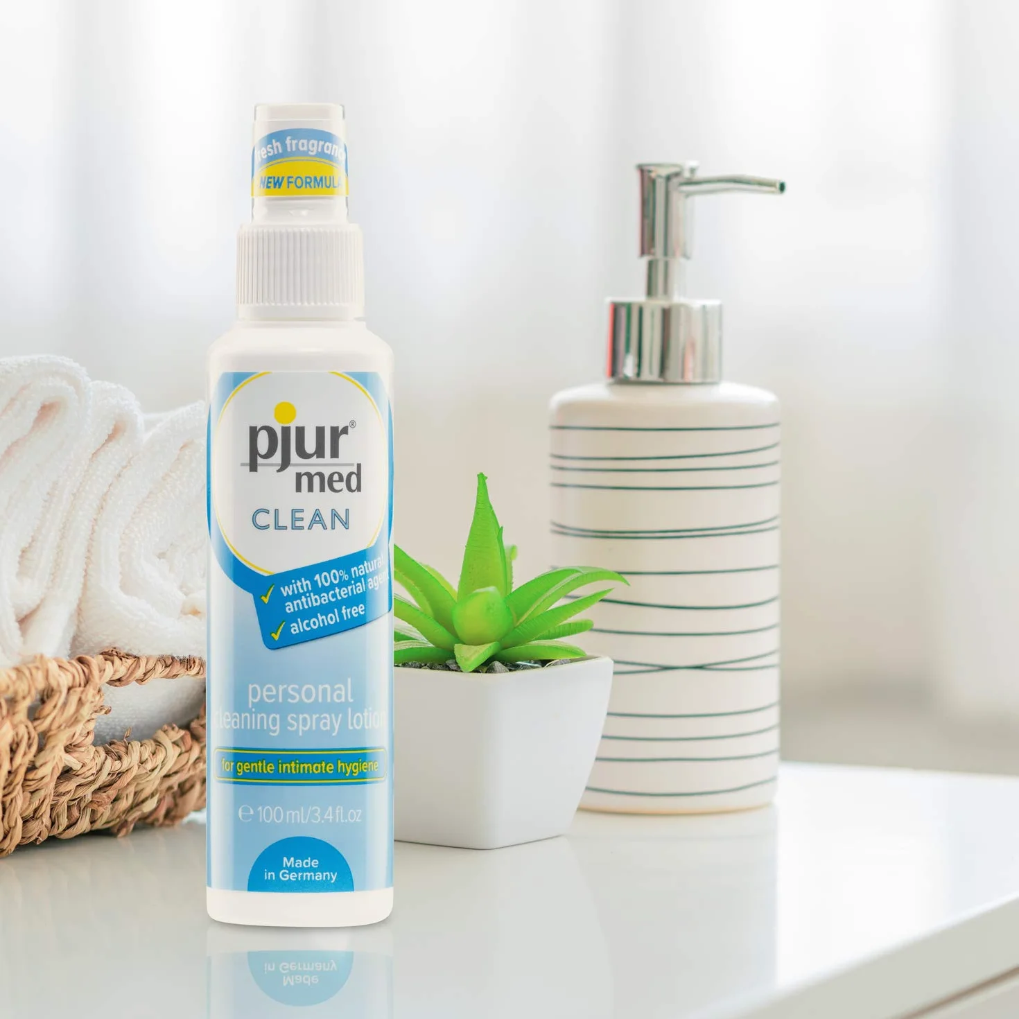 pjur med CLEAN spray higieniczny z antybakteryjną substancją czynną – do delikatnego czyszczenia skóry i okolic intymnych (100 ml)