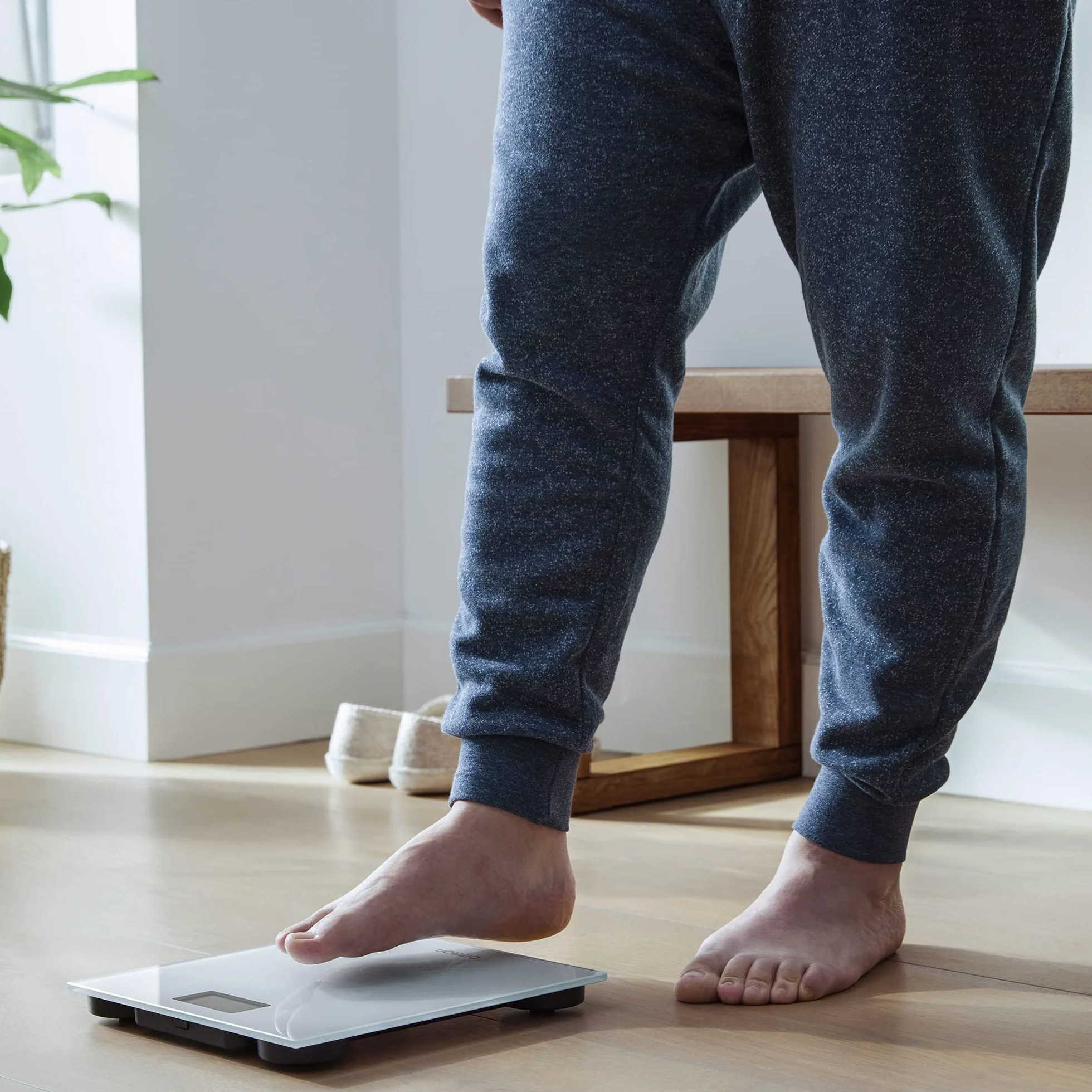 OMRON HN300T2 Intelli IT – inteligentna waga łazienkowa z Bluetooth do pomiaru masy ciała i BMI, z aplikacją na smartfona do śledzenia postępów