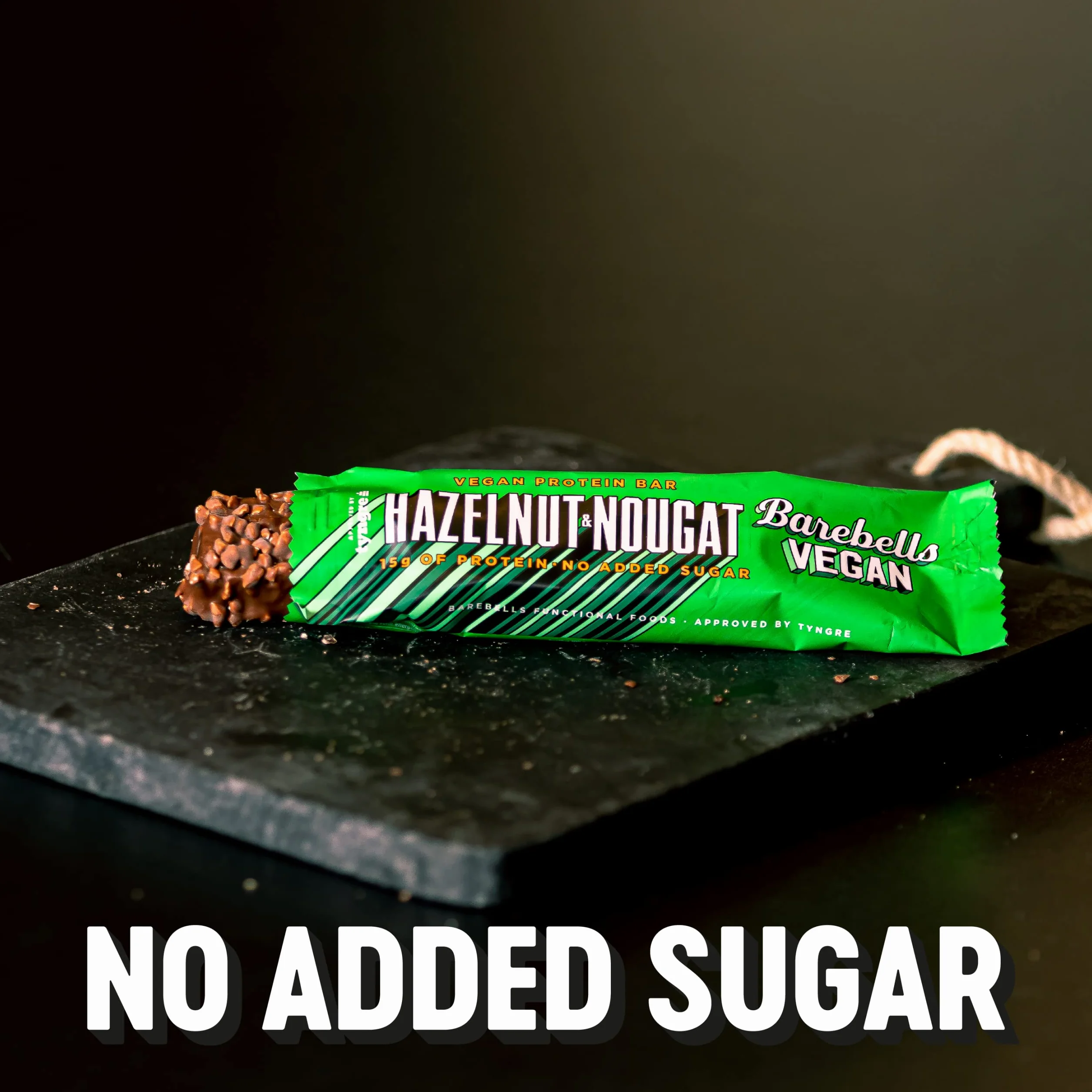 Barebells wegański baton proteinowy, pyszne batoniki białkowe z czekoladą, niska zawartość cukru, 15 g białka, bez oleju palmowego, wegański nugat z orzechami laskowymi, 12 x 55 g