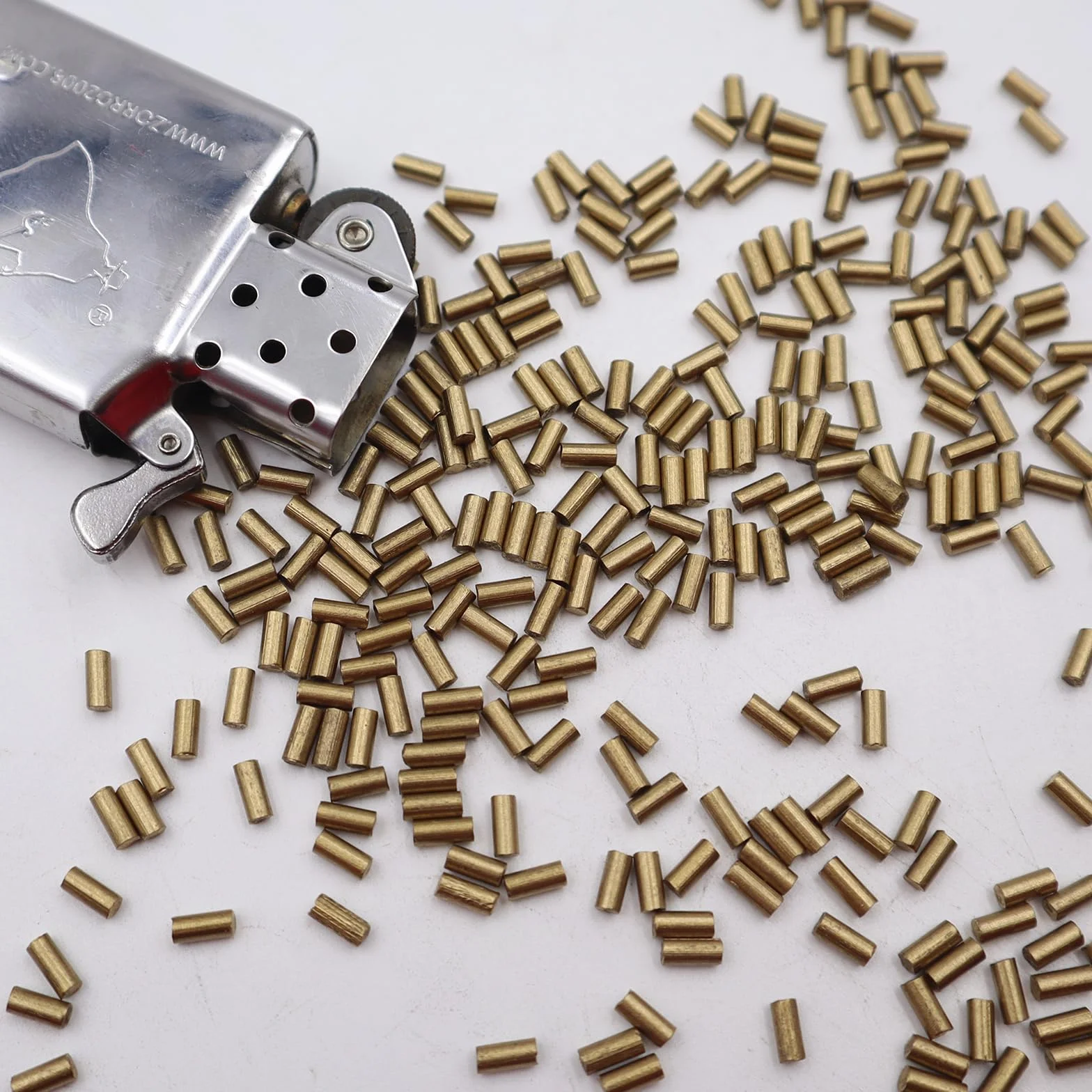 Zapalniczki Kamienki (300 sztuk) Uniwersalne kamienie do zapalniczek kompatybilne z Clipper i Zippo Kamienki do zapalniczki dla większości zapalniczek (złoto)