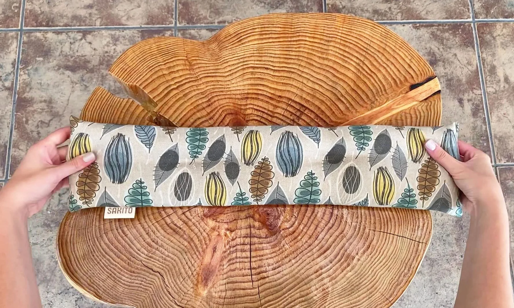Podkładka Grzewcza Pod Nasiona Pszenicy - Poduszka Cieplna z Ziarnami do Mikrofalówki - Poduszka Grzewcza pod Kark (55x12 cm) Nadzienie z Nasion Pszenicy i Lawendy