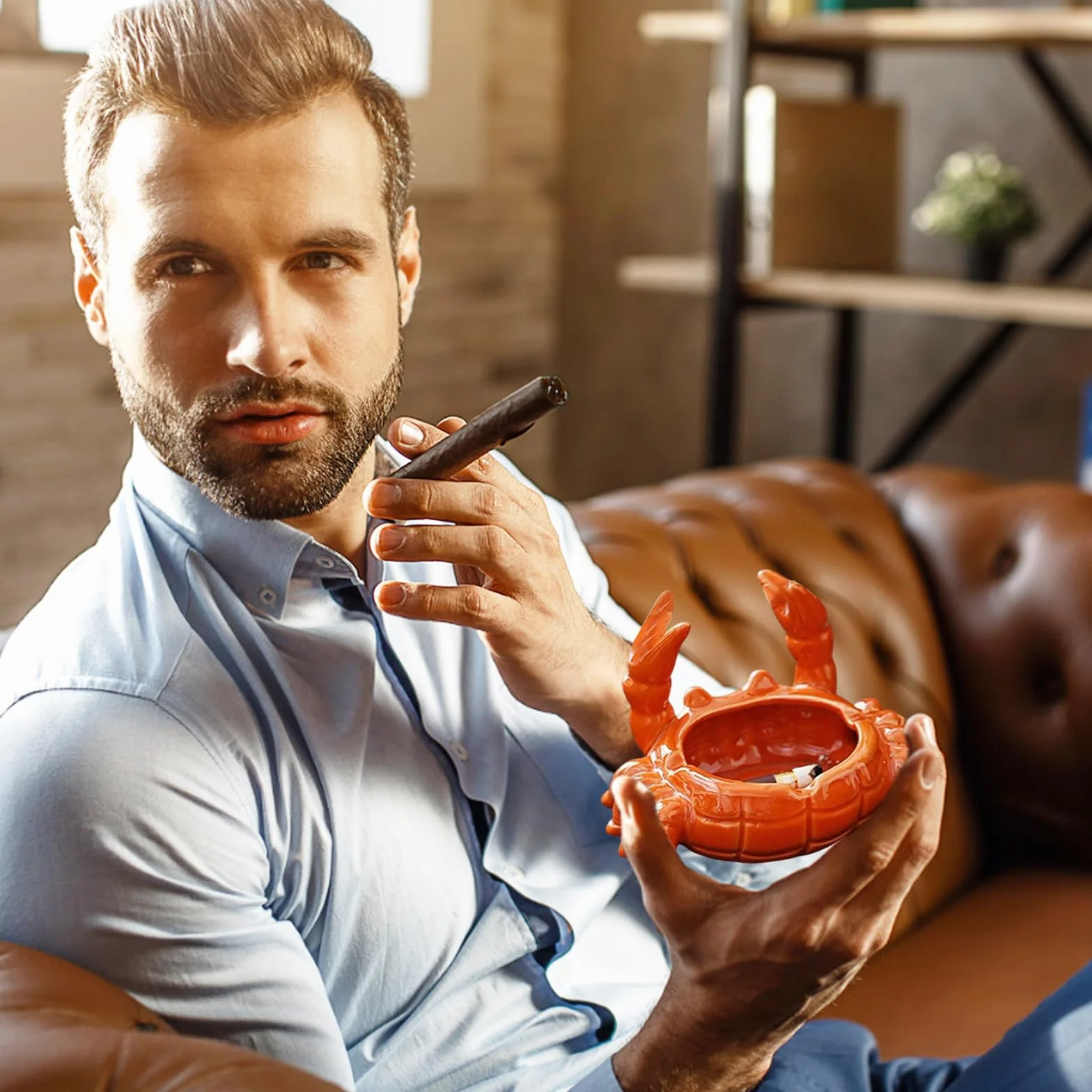 Ceramiczna popielniczka z pokrywką przeciw muchom