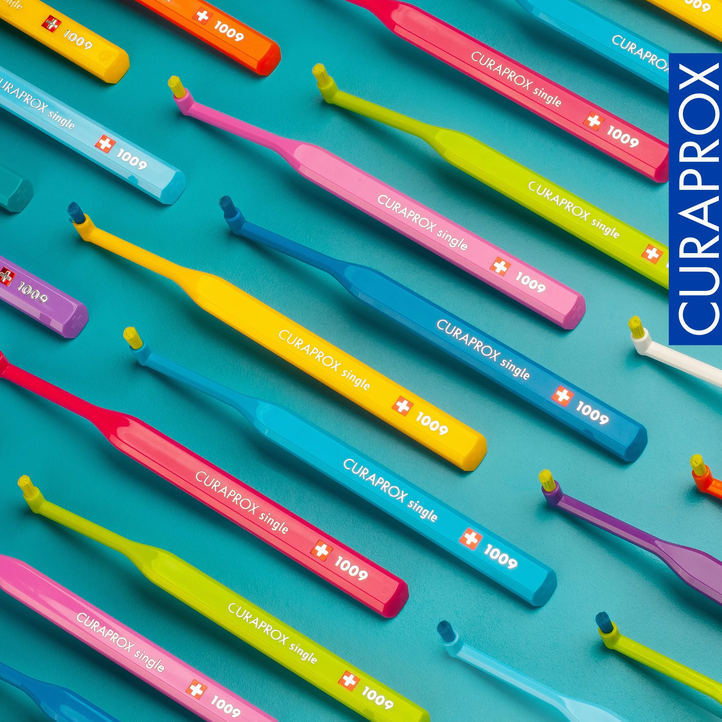 Curaprox CS 1009 pojedyncza Szczoteczka do zębów-szelki, implanty i izolowane zęby/Ultra-miękka pojedyncza Kępka | ukierunkowane czyszczenie Gumline/zaprojektowane w Szwajcarii