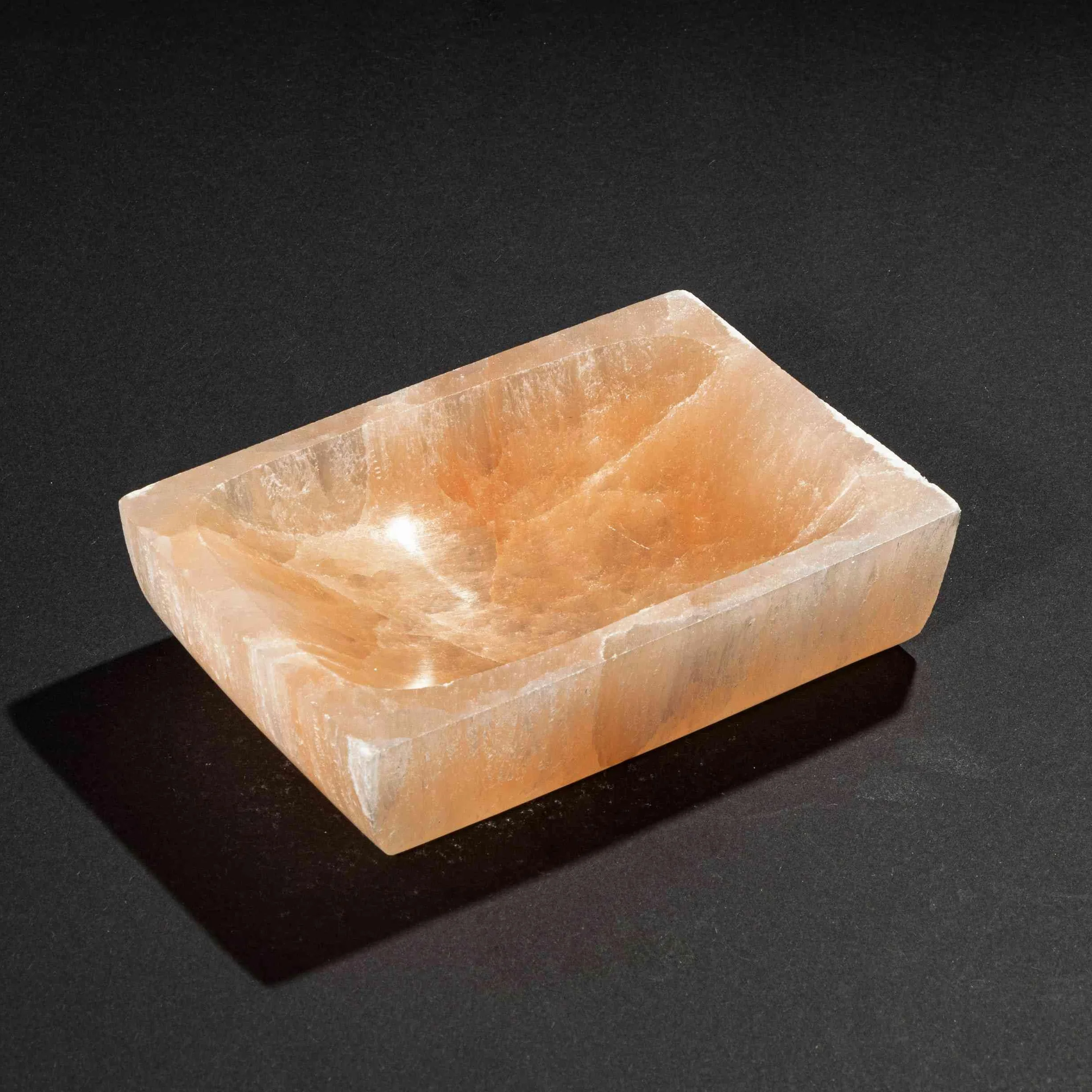 Brzoskwinia selenitowa prostokątna misa 12 x 8 x 3 cm ręcznie wykonana z selenitu do kamieni szlachetnych medytacji