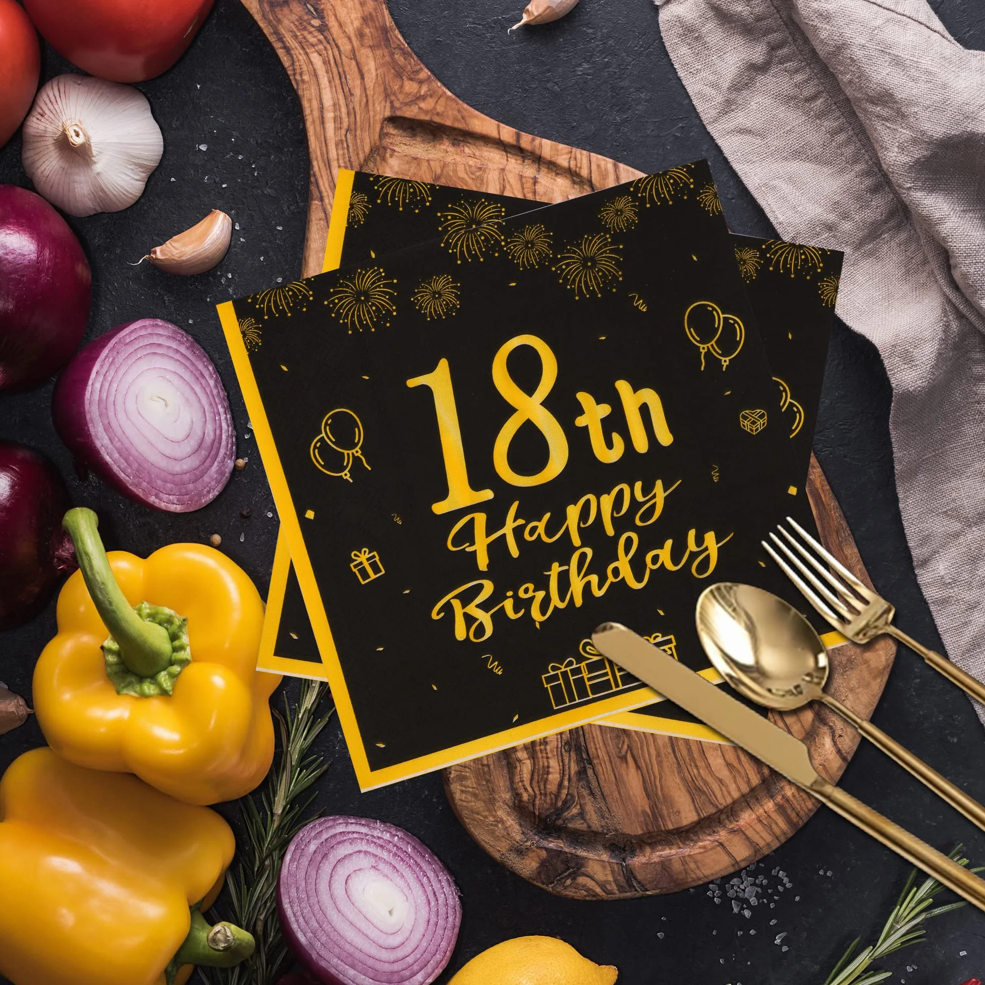 TOPWAYS 18 serwetki dekoracyjne urodzinowe, czarno-złote papierowe serwetki imprezowe, dekoracja stołu na 18. urodziny chłopców dziewczynek, serwetki Happy Birthday Decorations, 40 sztuk (18 urodziny)