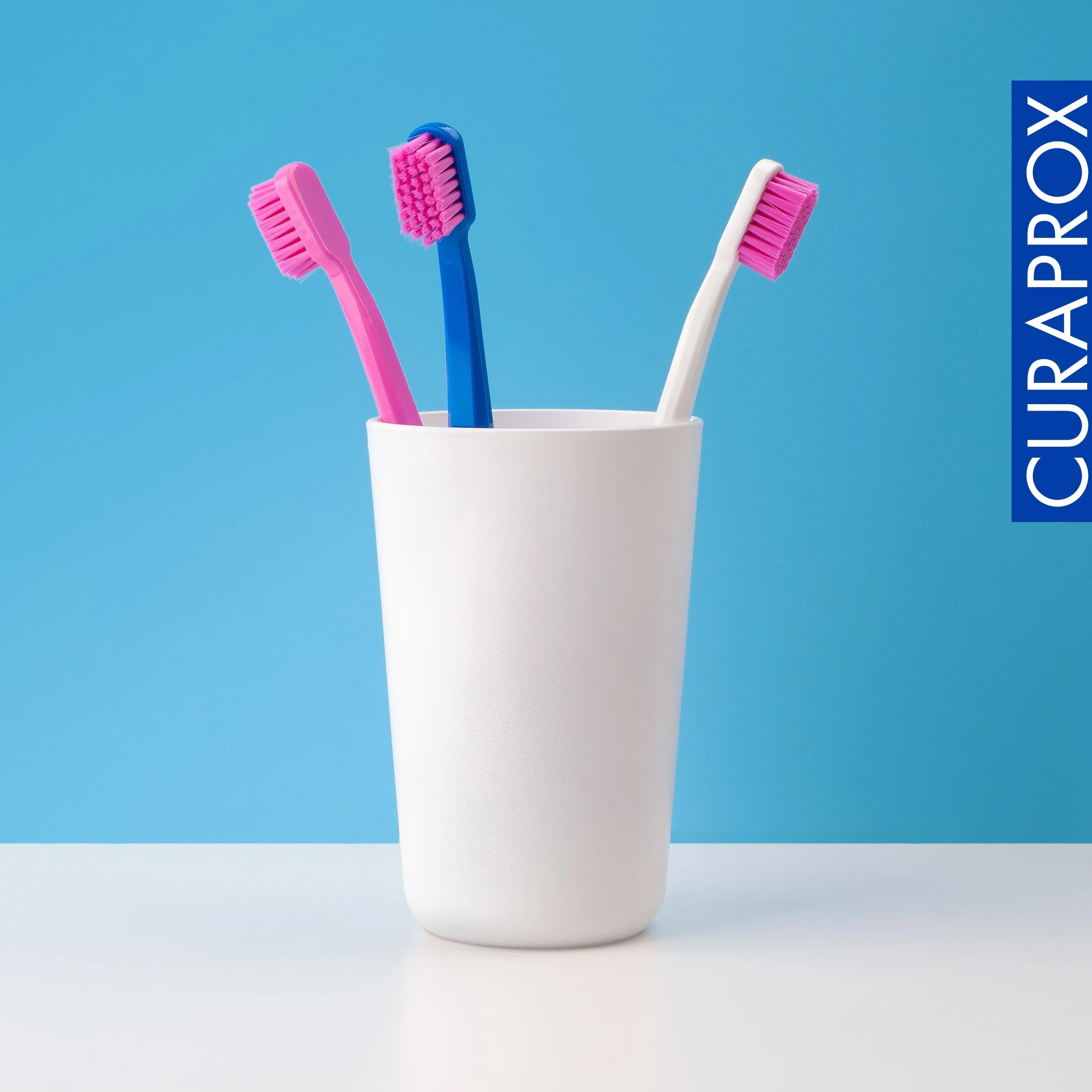 Curaprox CS 5460 Ultra-miękka szczoteczka do zębów dla dorosłych z włosiem Curen®