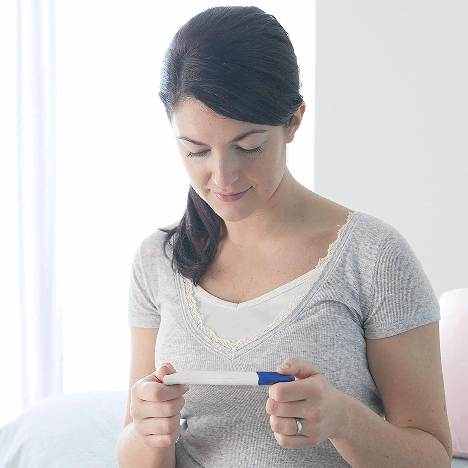 Praktyczny i szybki test ciążowy Clearblue Procter & Gamble, niezawodny w ponad 99%, 2 testy