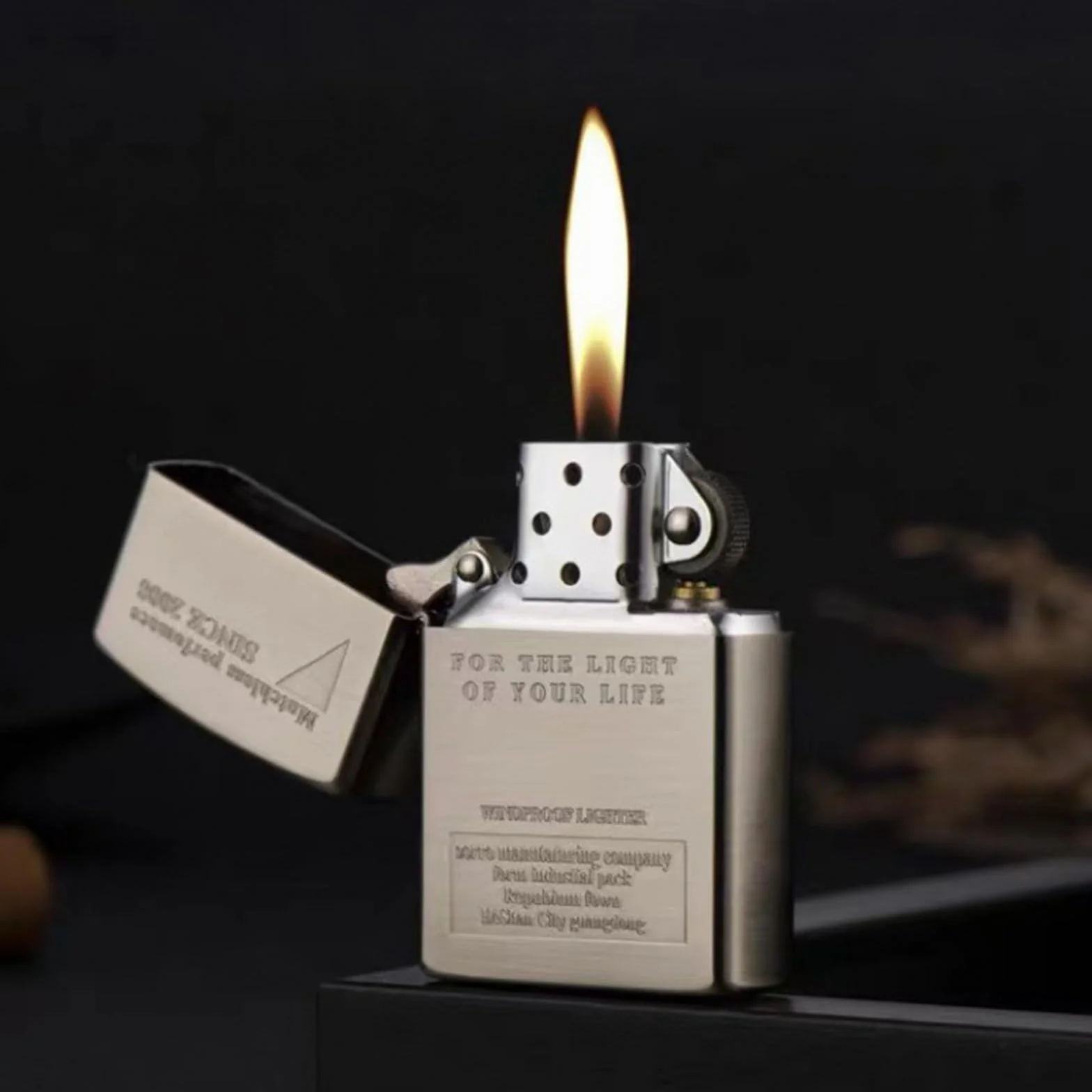 Zestaw akcesoriów do zapalniczek Zippo, 100 krzemieni, 50 knotów, 6 uszczelek, 7 watów, 1 pęseta, 1 śrubokręt