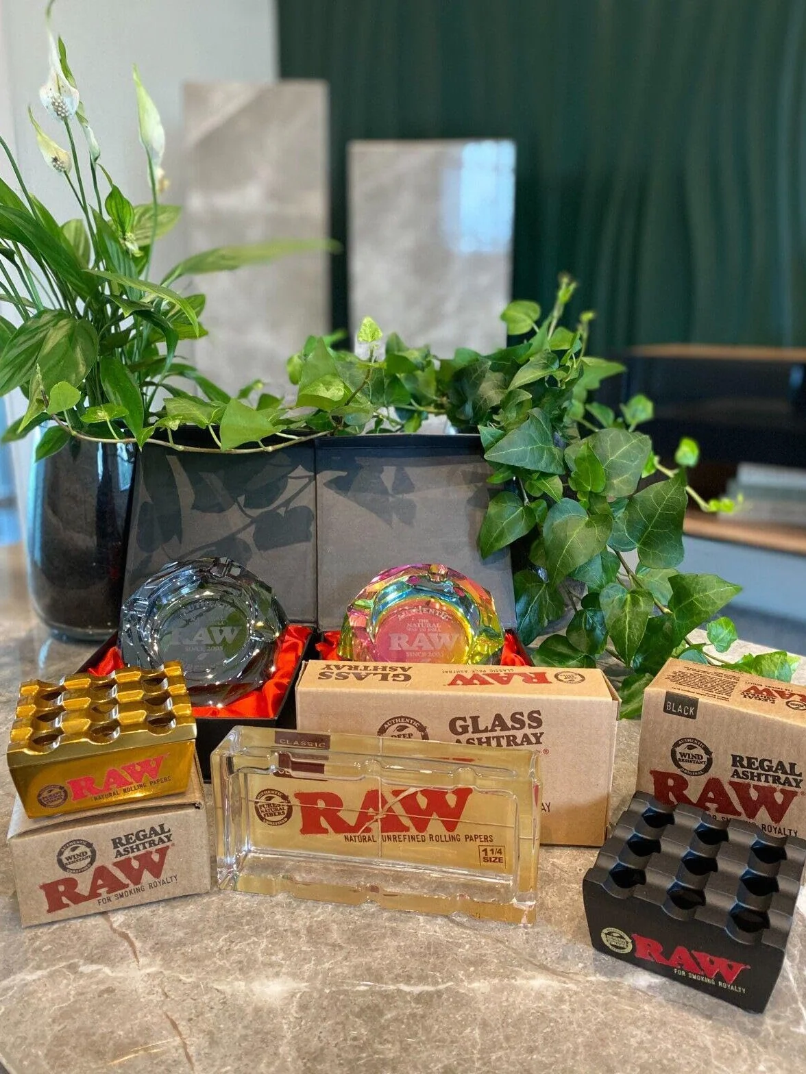 Regal RAW czarna metalowa popielniczka - 1 sztuka