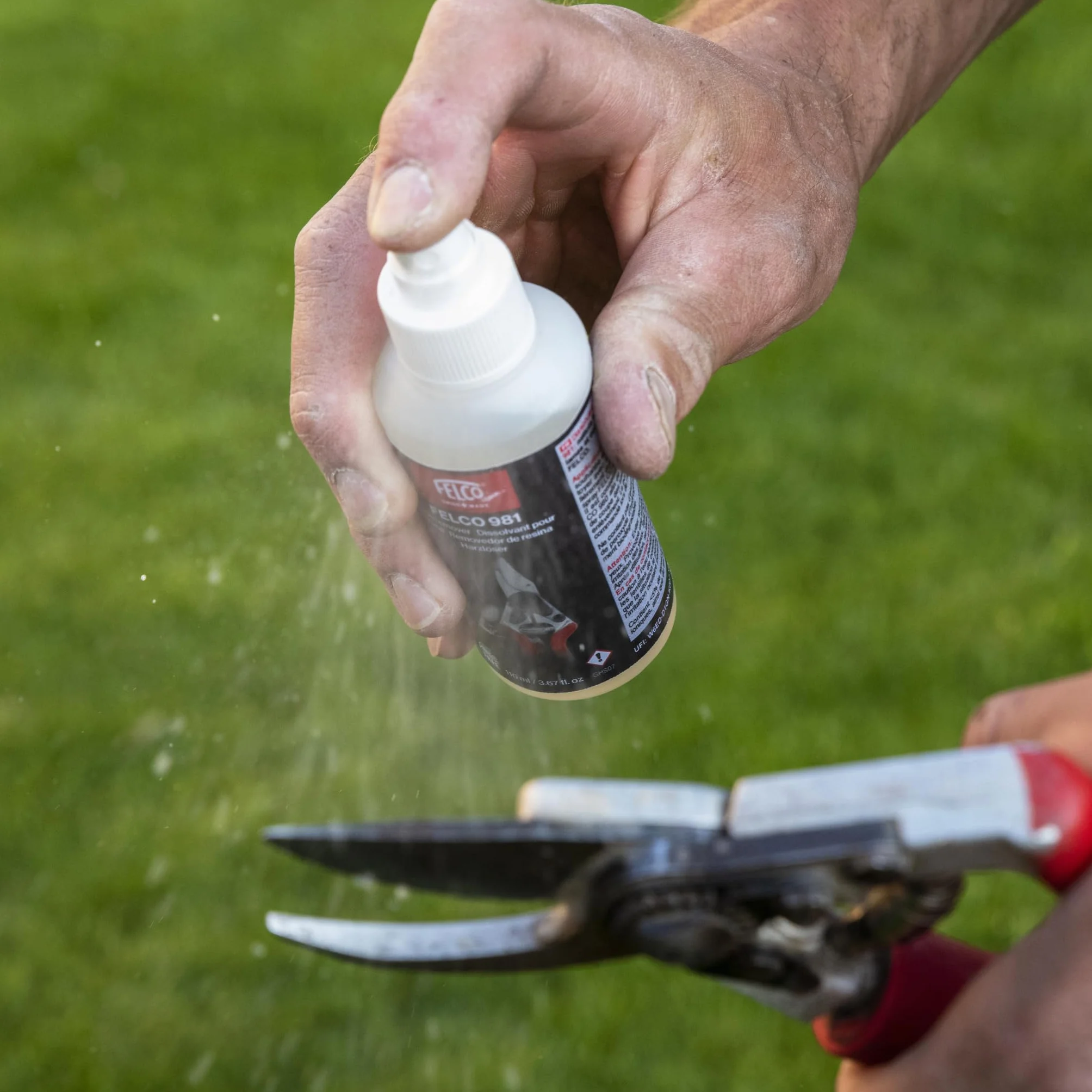 FELCO Spray do usuwania żywicy roślinnej model 981 bezpiecznie czyści usuwa żywicę roślinną 110 ml zastosowanie ze wszystkimi narzędziami ogrodniczymi sekatorskimi rośliny ogrodowe ogrodnictwo