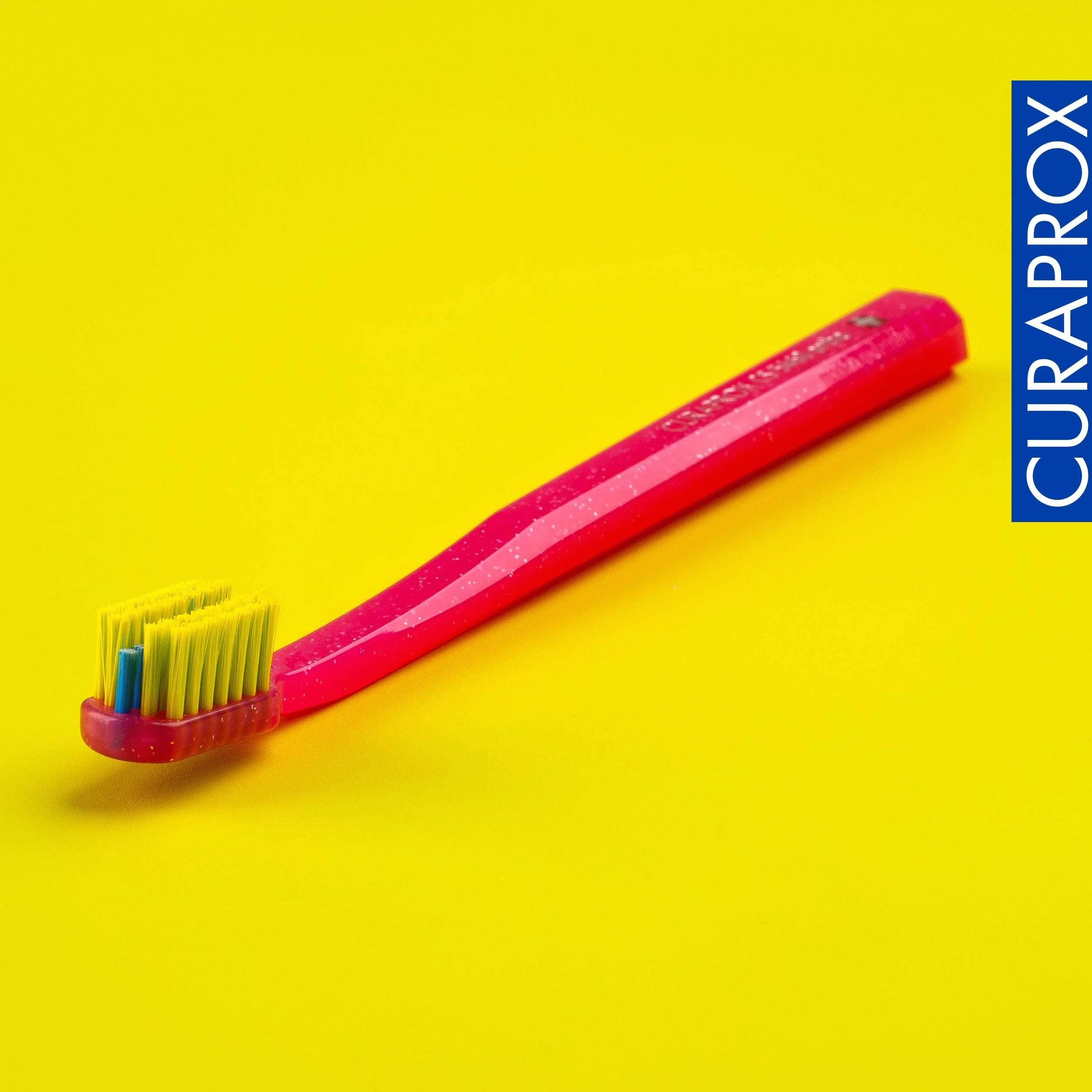 Curaprox CS 5460 Ortodontyczna Szczoteczka do zębów – Delikatne czyszczenie, Magenta-zielony, Pojedyncze opakowanie, Szwajcaria