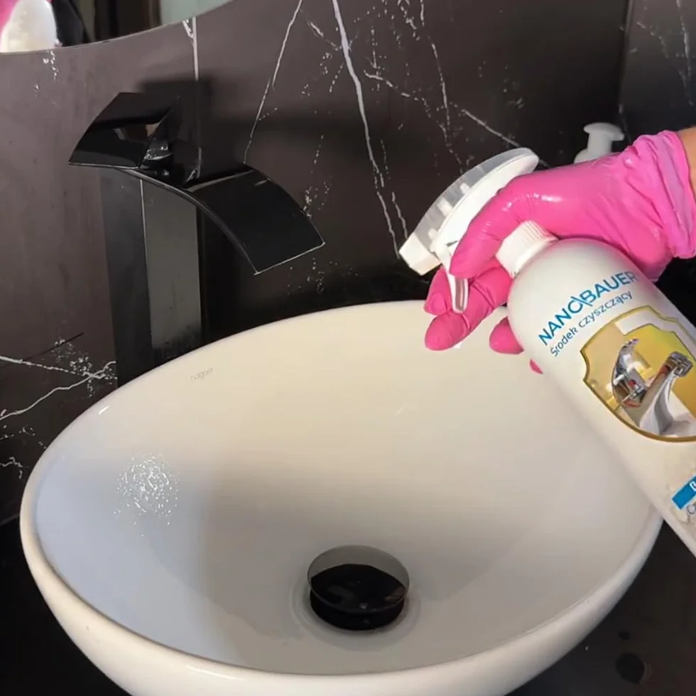 Supermocny i skuteczny środek do czyszczenia łazienek | NANOBAUER Bathroom Cleaner | Środek do czyszczenia armatury, ceramiki i łazienek | Pojemność 750 ml