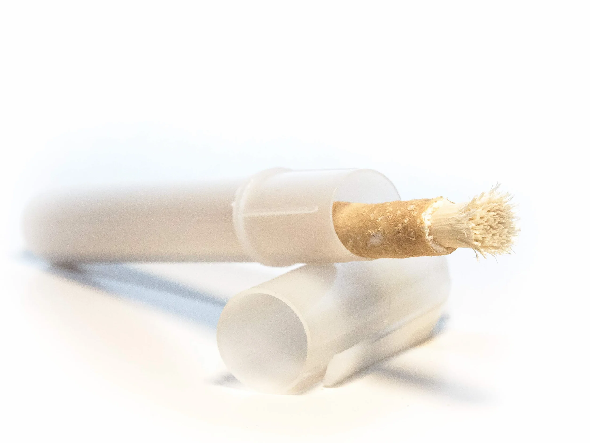 Miswak naturalna szczoteczka do zębów i etui ochronna. Siwak do czyszczenie i wybielania zębów. Minerały dla zdrowych zębów i dziąseł.