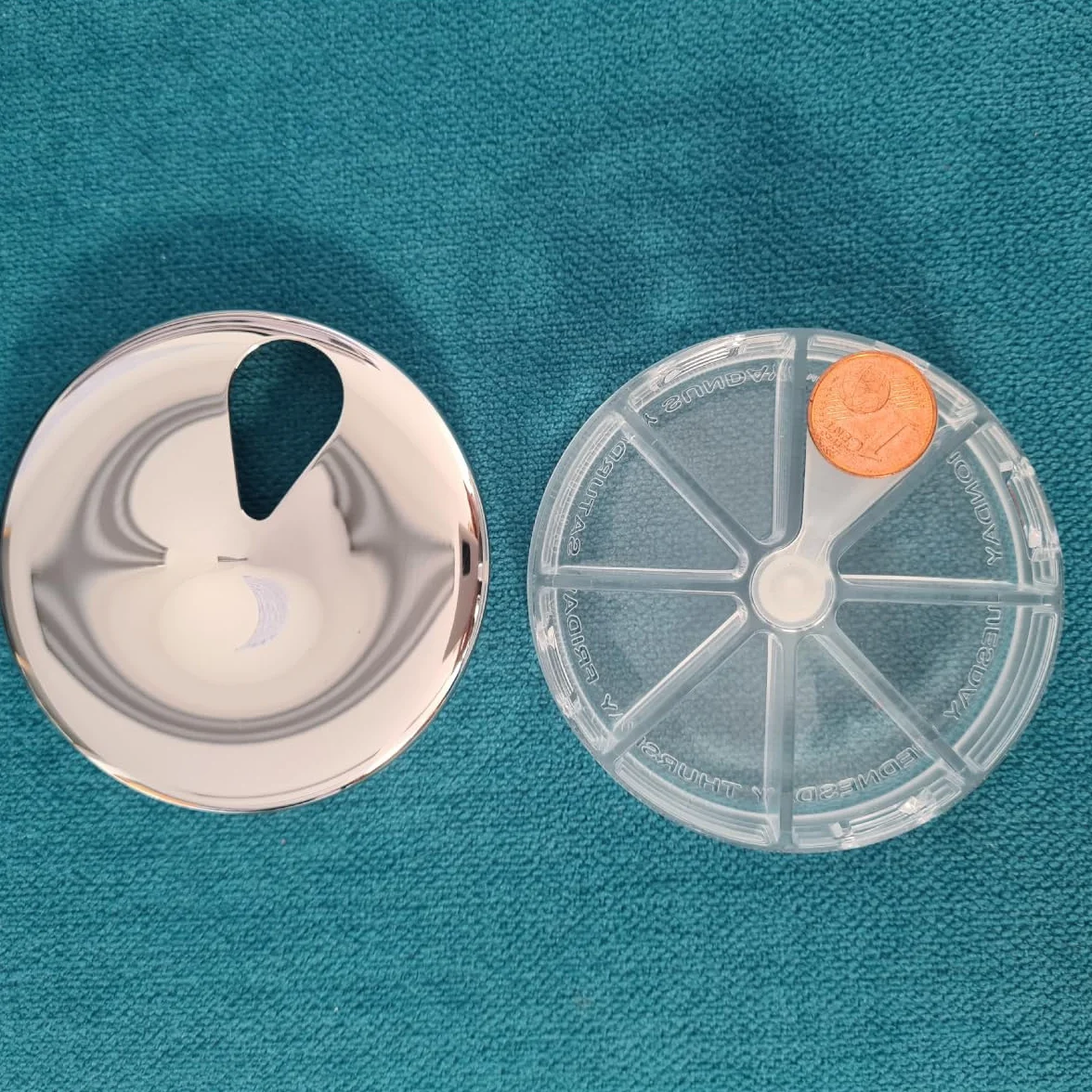 Alessi YoYo ¾ BM08 pojemnik na tabletki ze stali nierdzewnej
