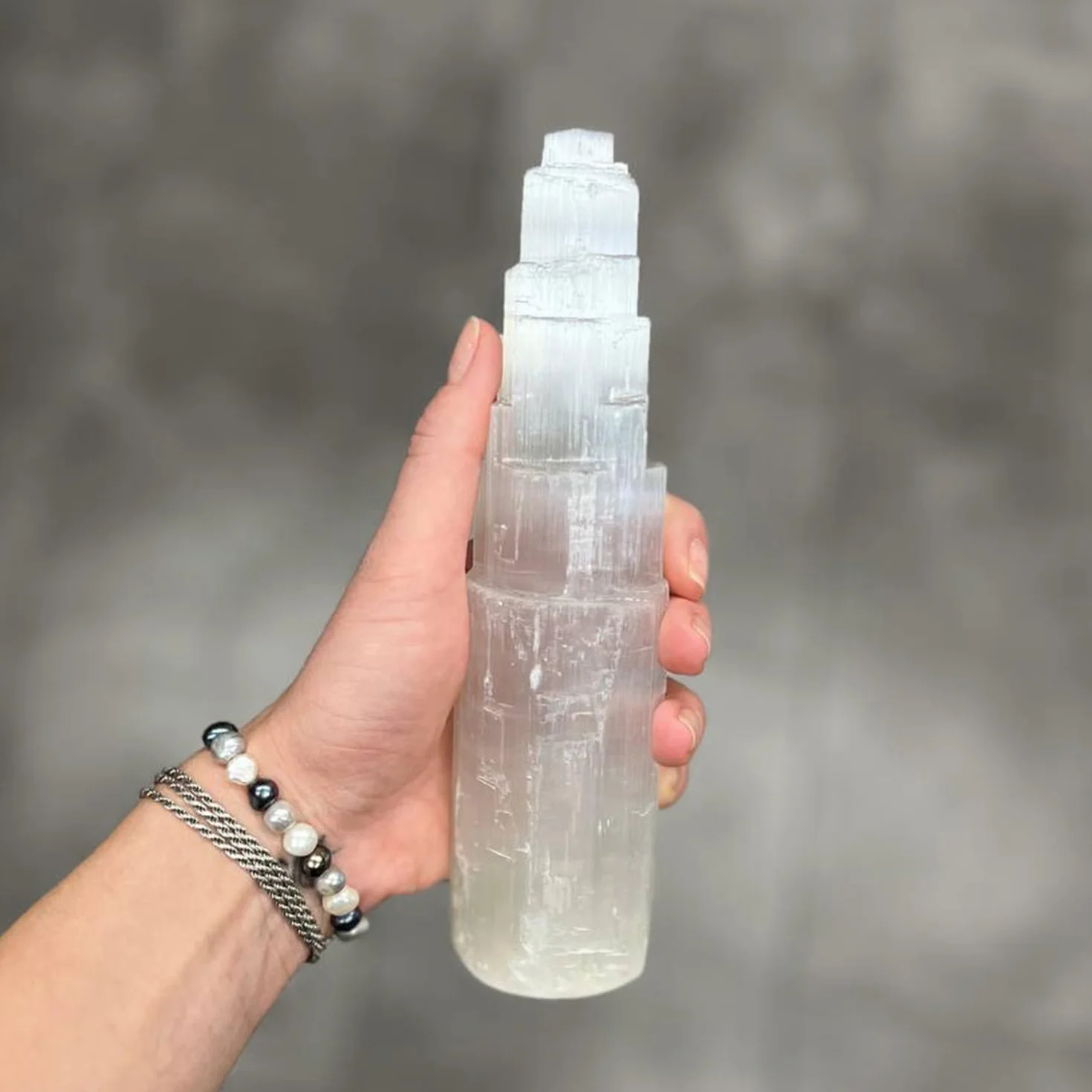 NKlaus Selenit Wieża energetyczna 20 cm – ręcznie wykonana kolumna z kamienia leczniczego do medytacji, Reiki i ochrony, idealna do harmonizacji przestrzeni i duchowego oczyszczania