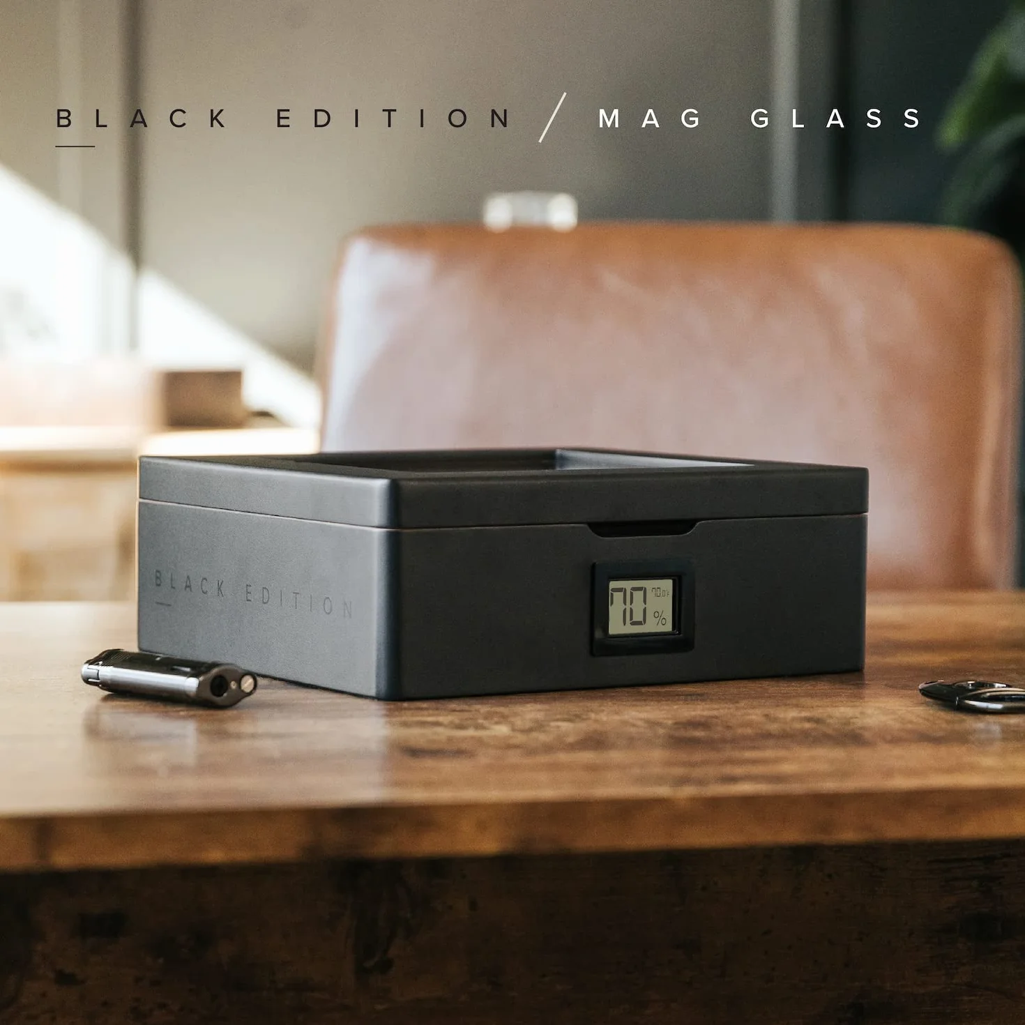 CASE ELEGANCE MAG Humidor, szklany blat z uszczelką magnetyczną, do przechowywania 20-30 cygar, czarny matowy z niestandardowym polerowanym czarnym sprzętem, higrometr cyfrowy, cedr hiszpański, nowy