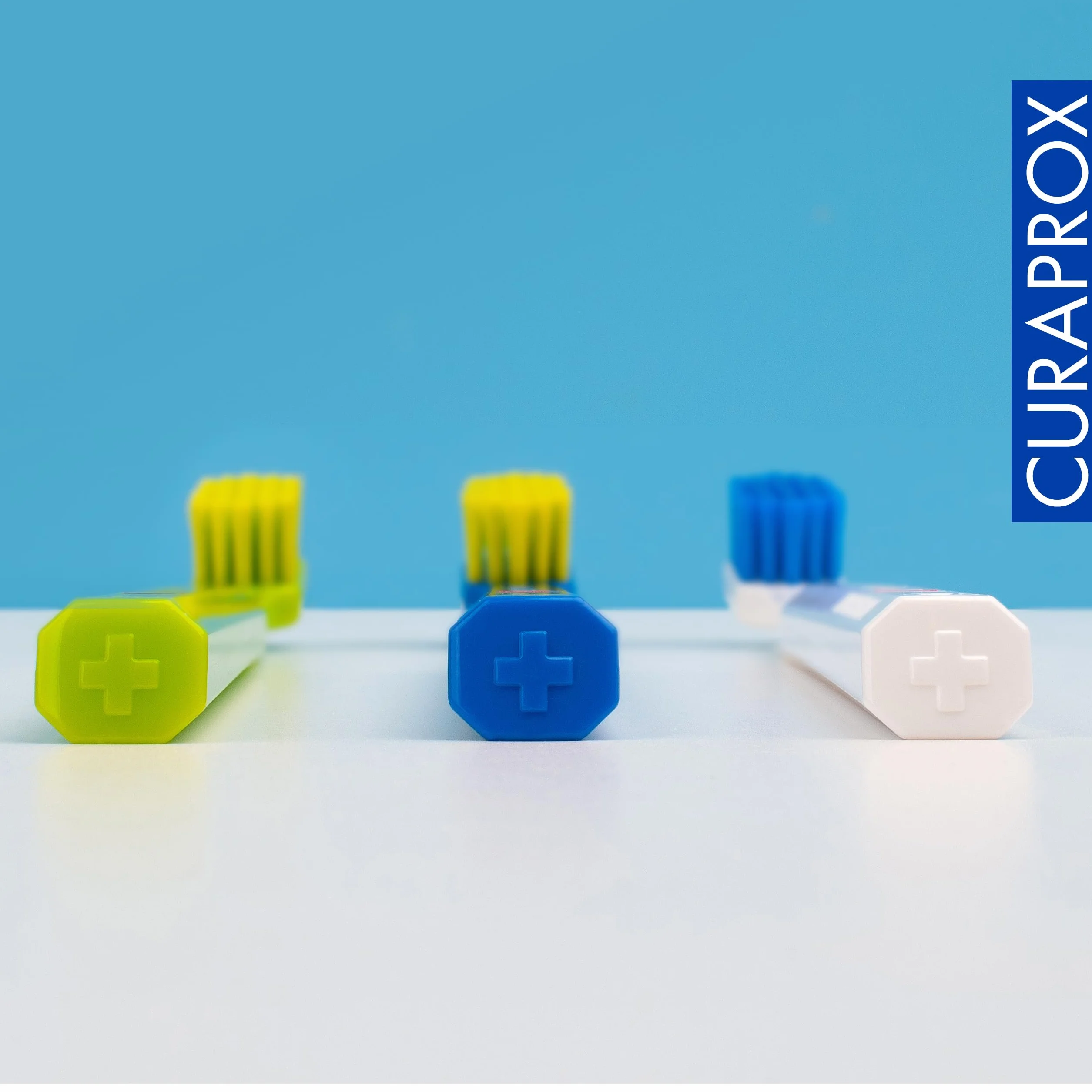Curaprox CS 5460 Ultra-miękka szczoteczka do zębów dla dorosłych z włosiem Curen®