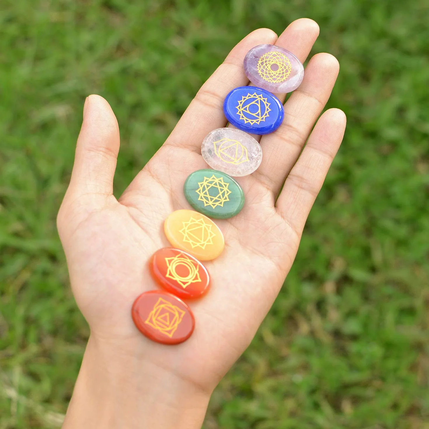 Hivexagon Naturalne lecznicze kamienie czakry, zestaw 7 kamieni zmartwień z symbolami, Reiki i kryształy lecznicze energetyczne, do medytacji, koncentracji, duchowego wzrostu, łagodzenia stresu