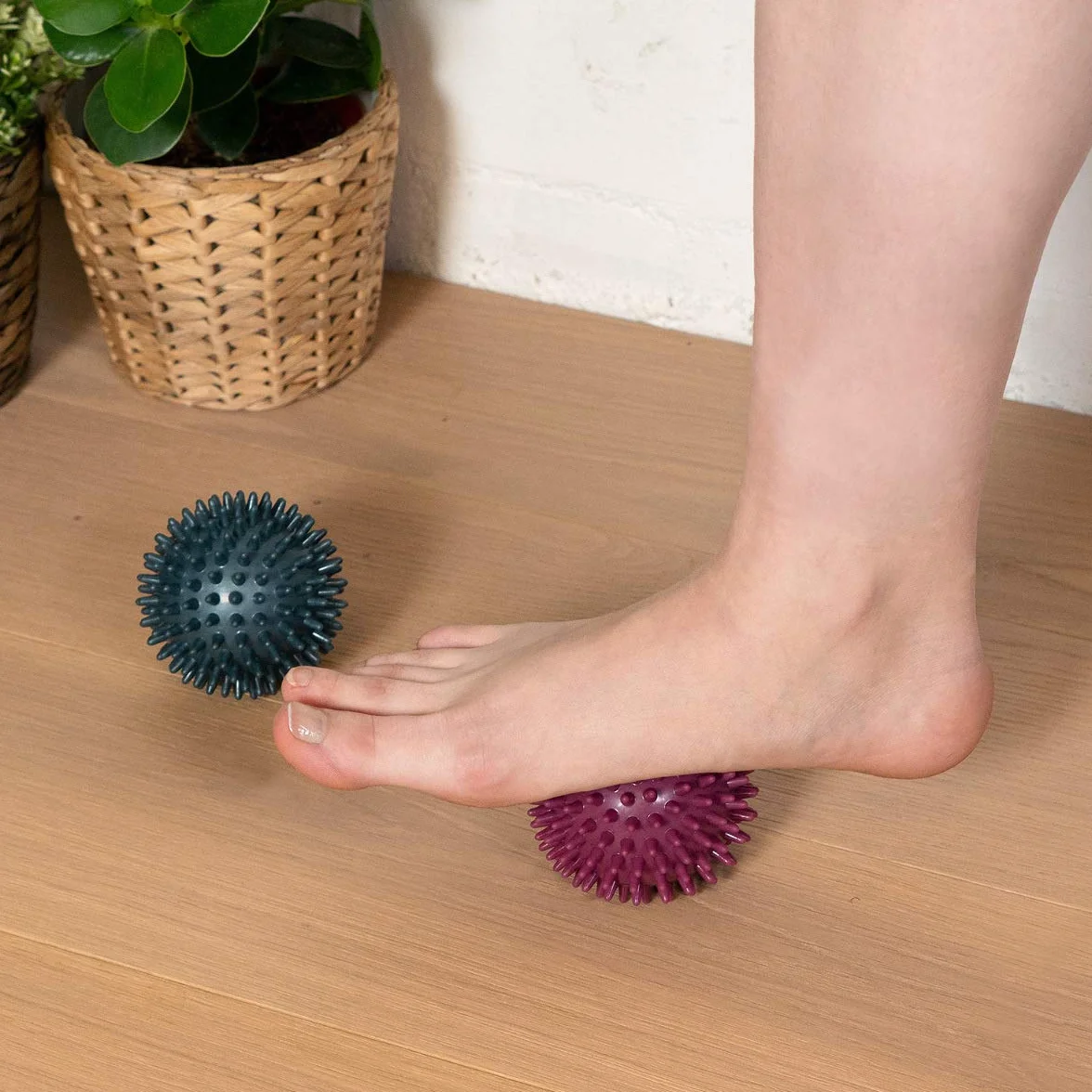 Navaris Piłka do masażu - Zestaw 2 piłek do masażu z wypustkami Ø 8 cm średnia i twarda sztywność - piłka z Picot Sport Fitness Pilates Relaks