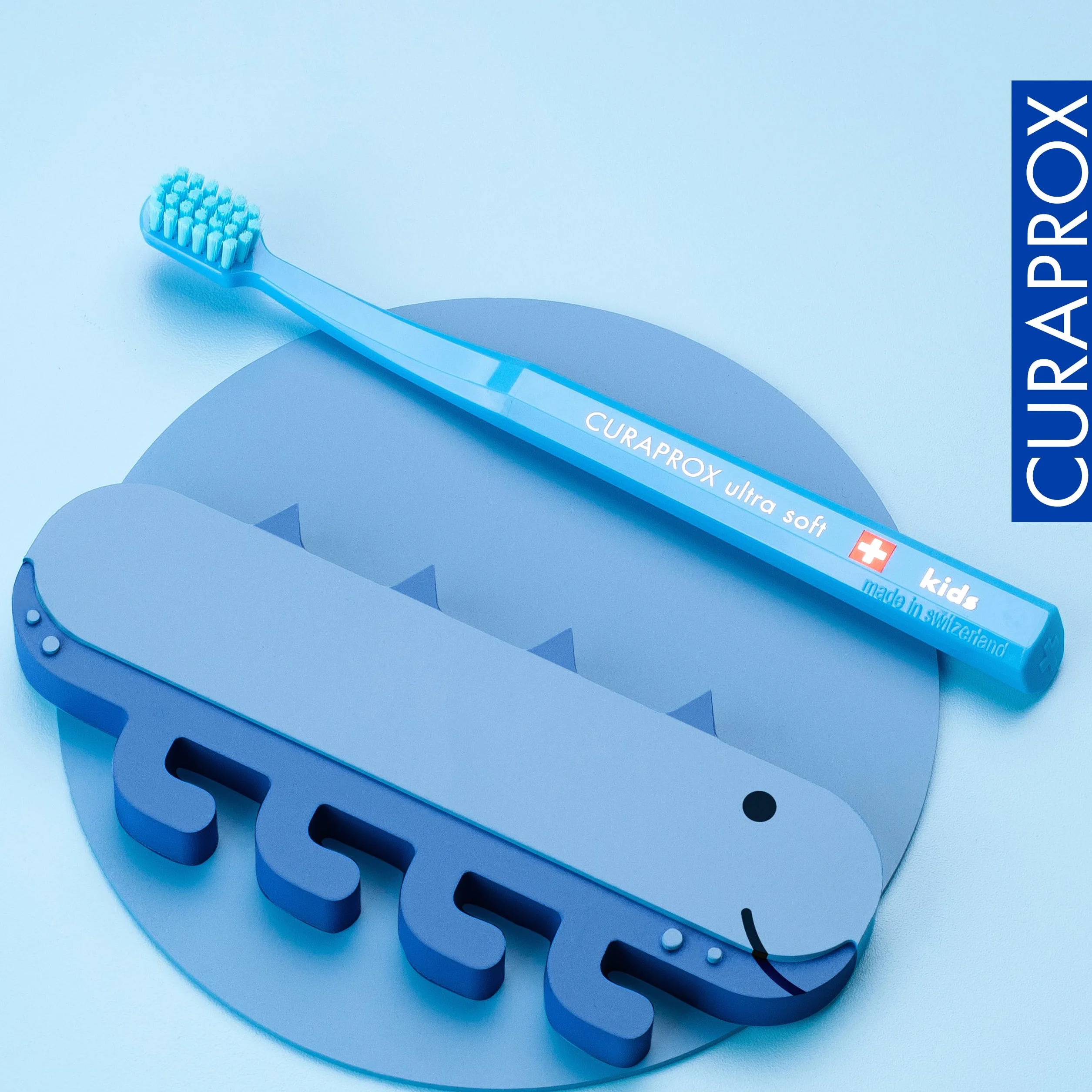 Curaprox CS Kids Toothbrush-dla dzieci w wieku 4-12 lat/Ultra miękkie delikatne czyszczenie / 5500 włókien Curen® / Niebieski/pojedyncze opakowanie/Made in Switzerland