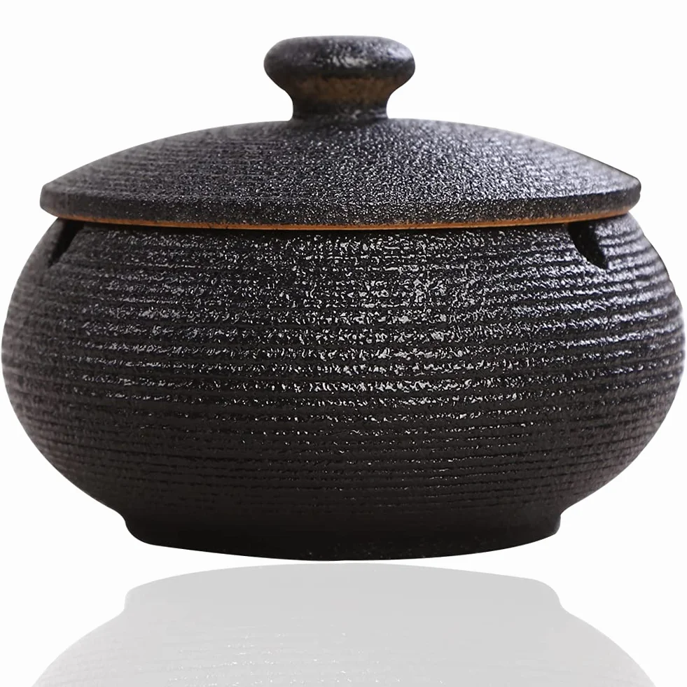 Panngu Popielniczka przeciwwiatrowa ceramiczna retro z pokrywką 11,5 x 8,5 cm