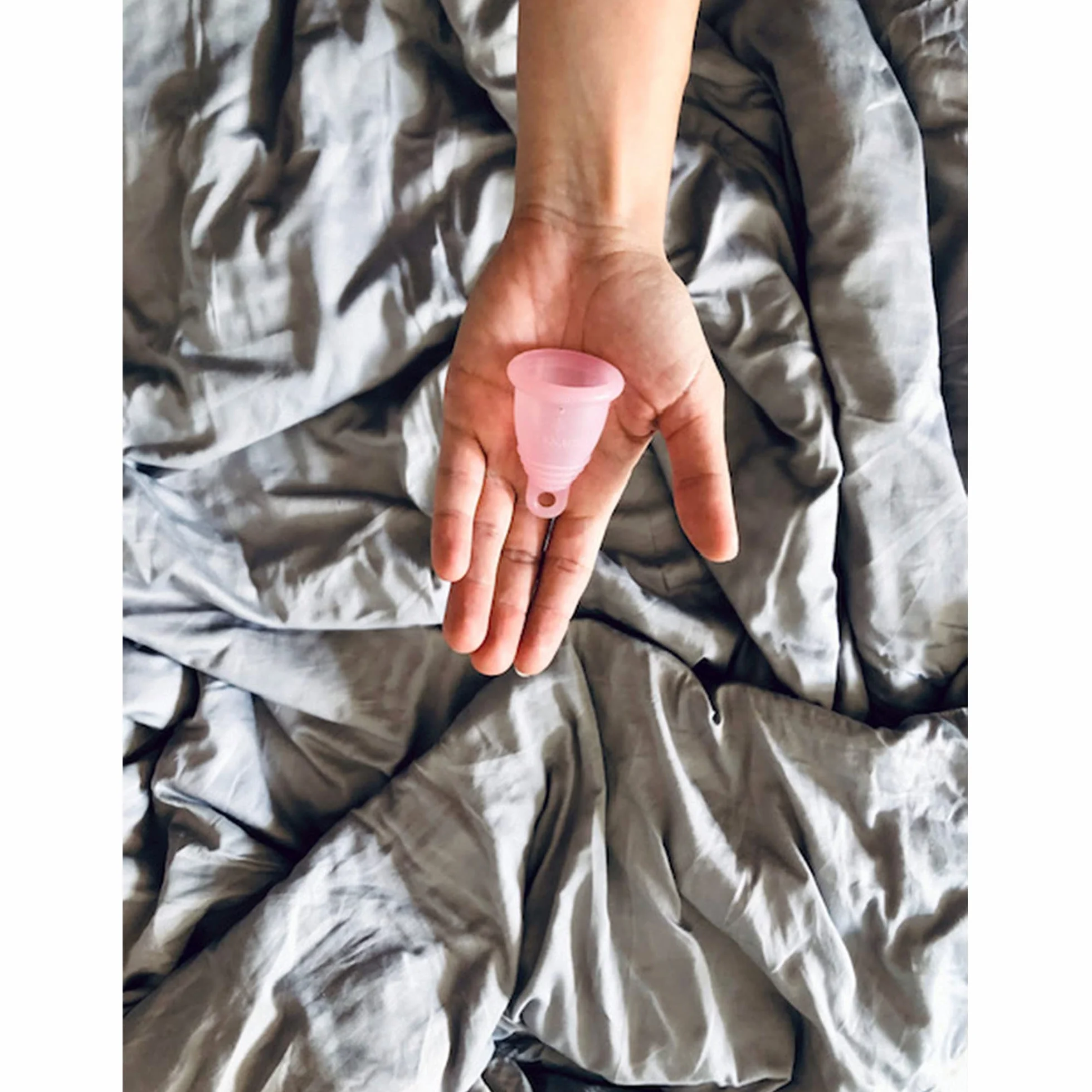 Selenacare Filiżanka menstruacyjna Premium L różowa z pojemnikiem i woreczkiem bawełnianym