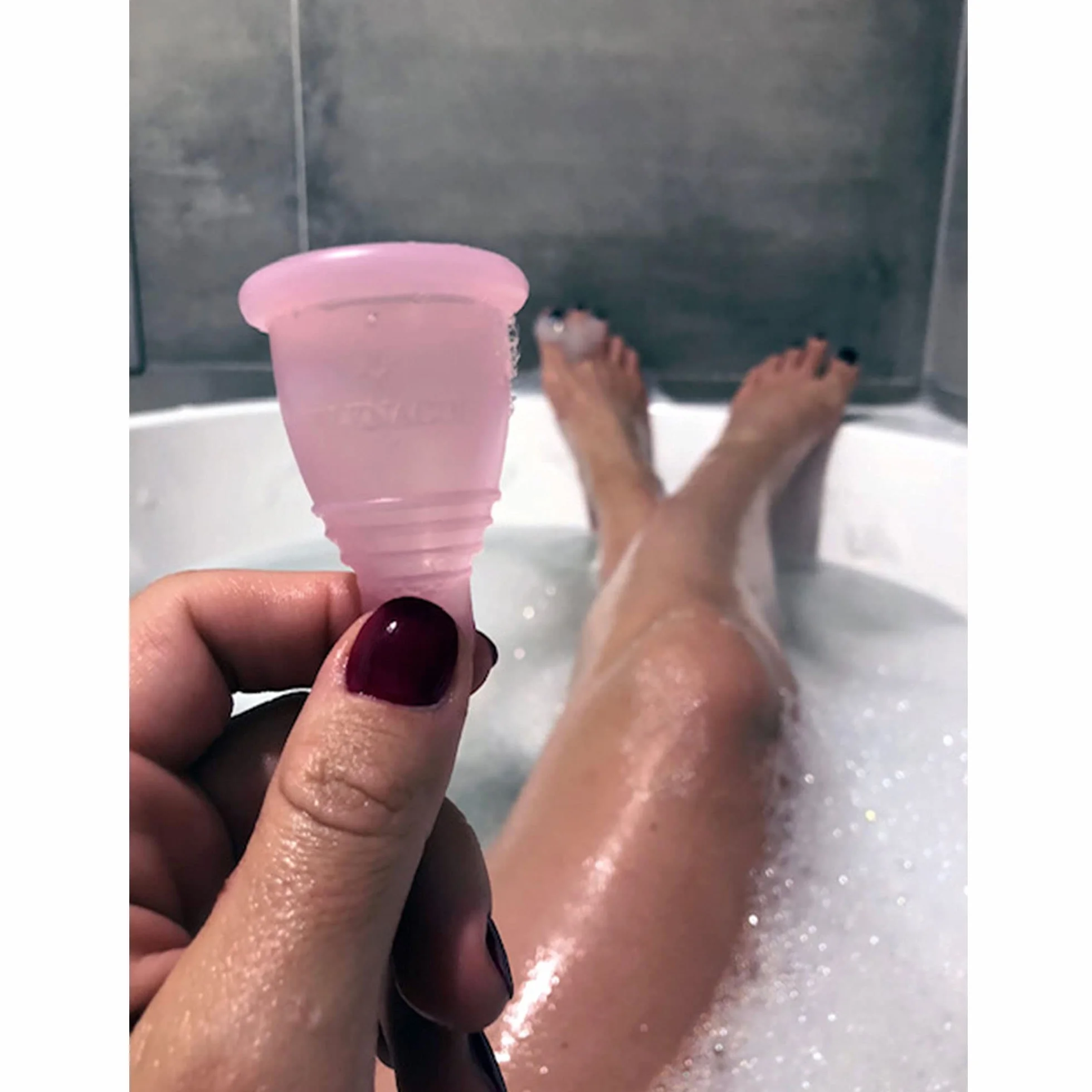Selenacare Filiżanka menstruacyjna Premium L różowa z pojemnikiem i woreczkiem bawełnianym