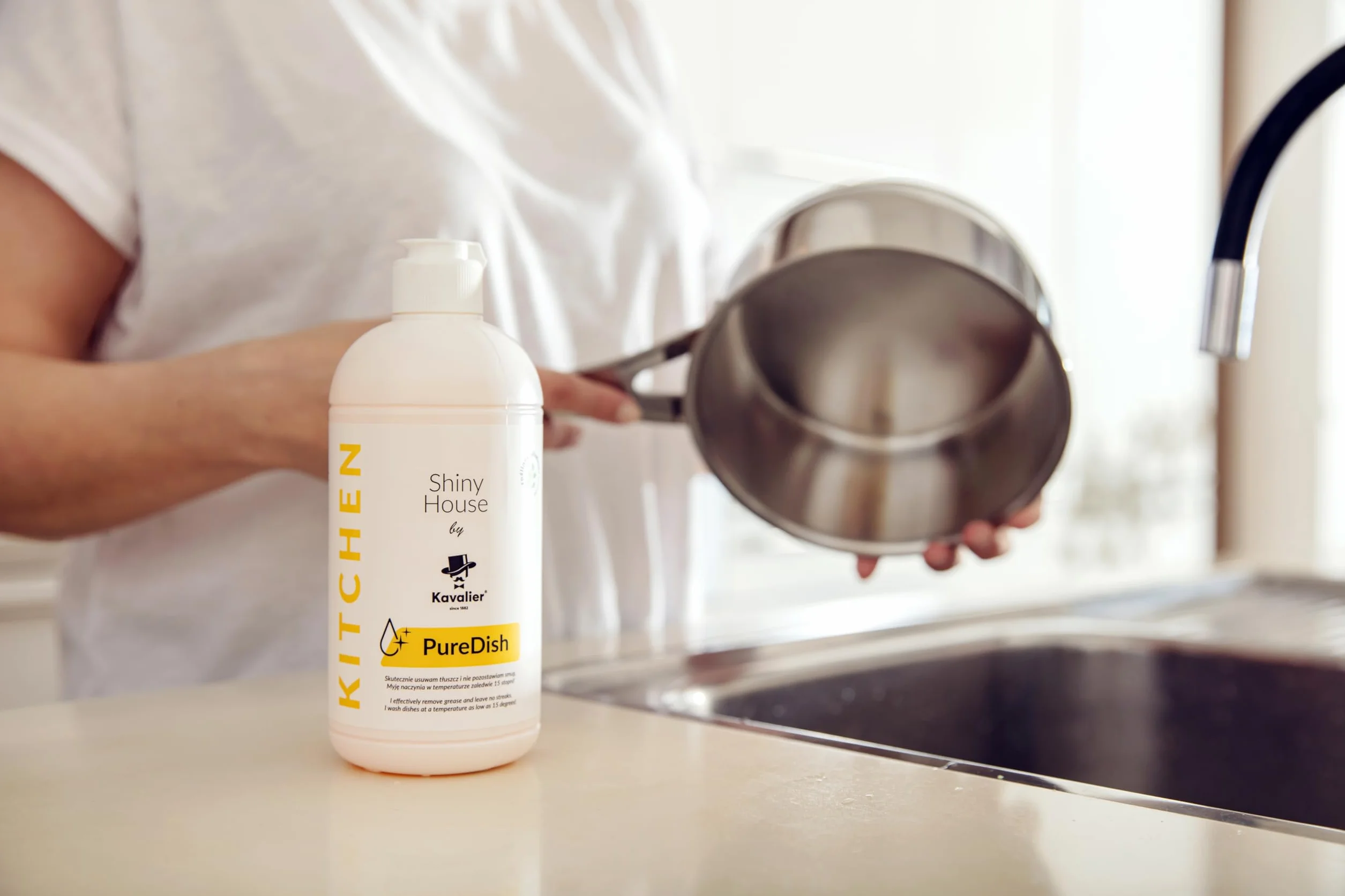 Kavalier Shiny House Pure Dish płyn do mycia naczyń dla lepszej czystości i pielęgnacji rąk, do szkła, ceramiki i metalu, 500 ml