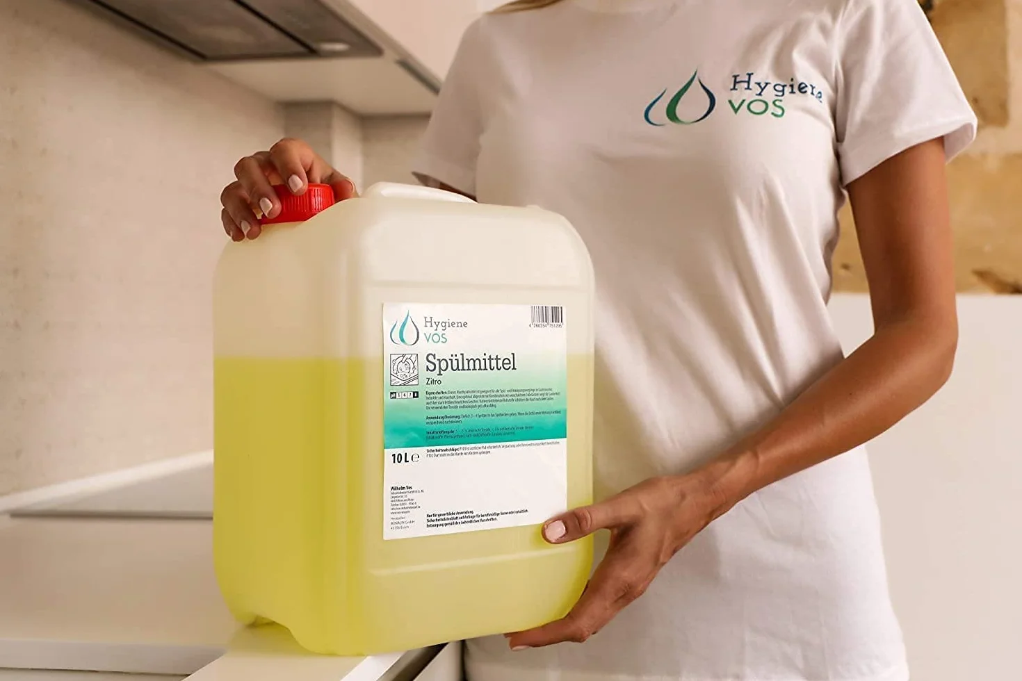 Hygiene Vos Środek do mycia naczyń Zitro 5 litrów. Przyjazny dla środowiska z wysoką mocą rozpuszczania tłuszczu. Idealny środek do mycia rąk dla gastronomii, przemysłu i gospodarstwa domowego