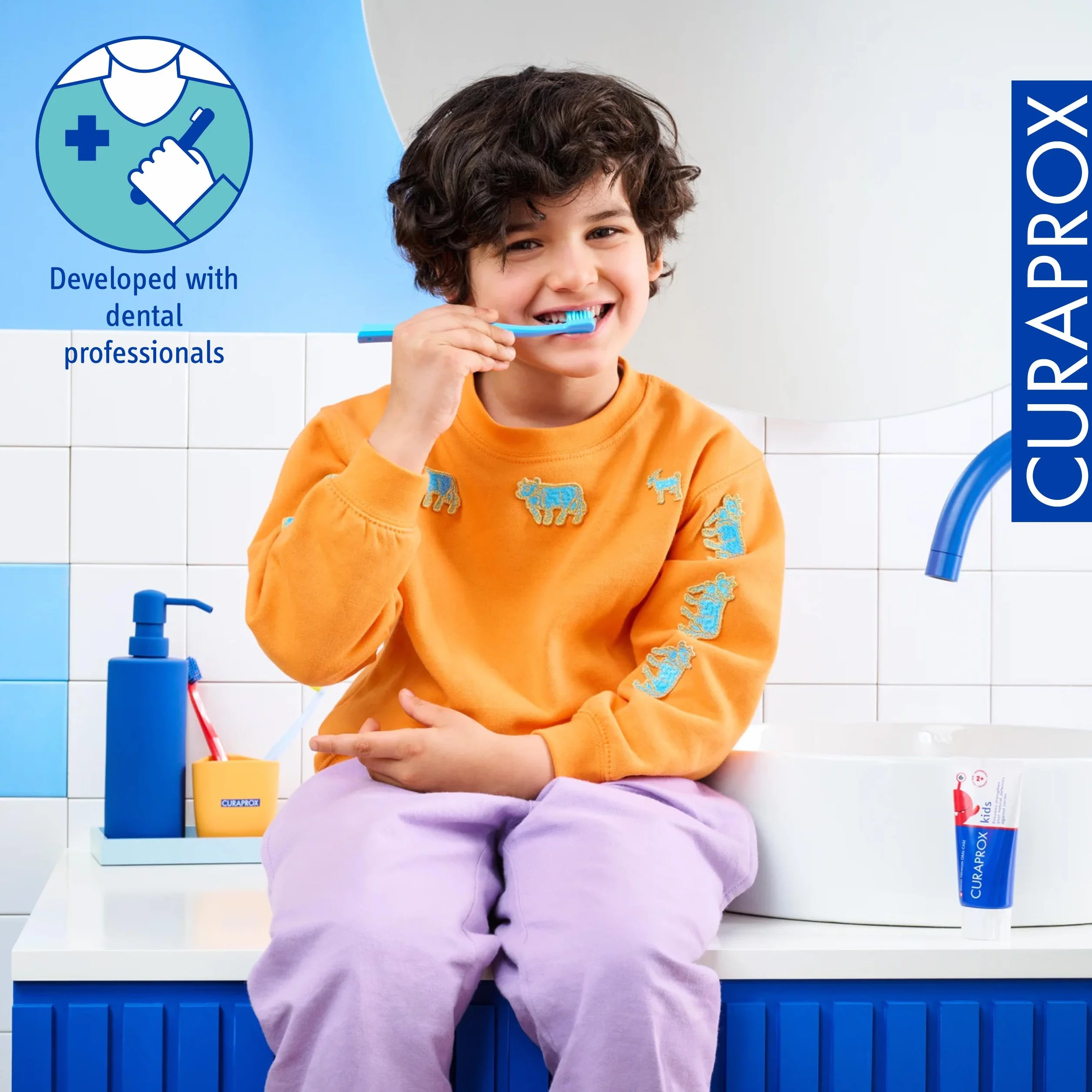 Curaprox CS Kids Toothbrush-dla dzieci w wieku 4-12 lat/Ultra miękkie delikatne czyszczenie / 5500 włókien Curen® / Niebieski/pojedyncze opakowanie/Made in Switzerland